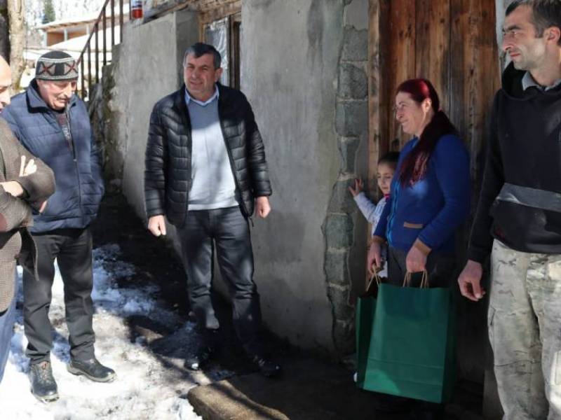 მუნიციპალიტეტის მერმა სოფელ ქულბაქში ხანძრის შედეგად დაზარალებული ვაჟა კოპალიანის...